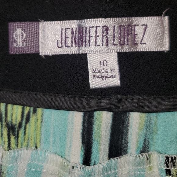 Jennifer Lopez aqua, white, green printed shorts Size 10 - Picture 3 of 10